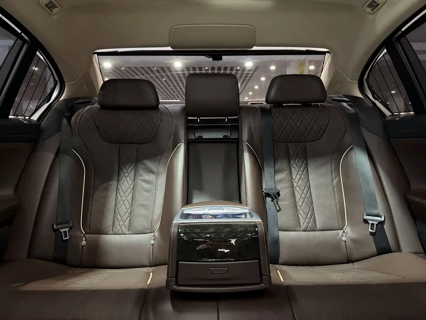 BMW 7 Series 2016 740Li Leading Edition фото 29