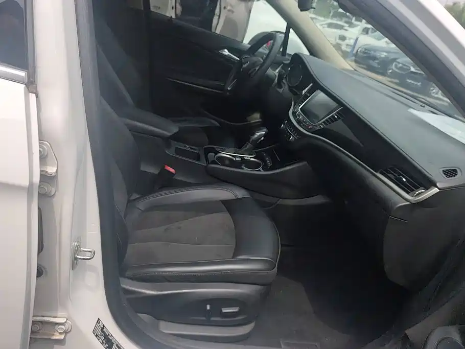 Photo 8 - Buick Verano