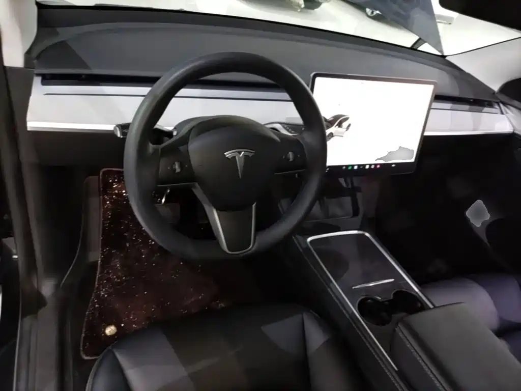 Фото 10 - Tesla Model Y