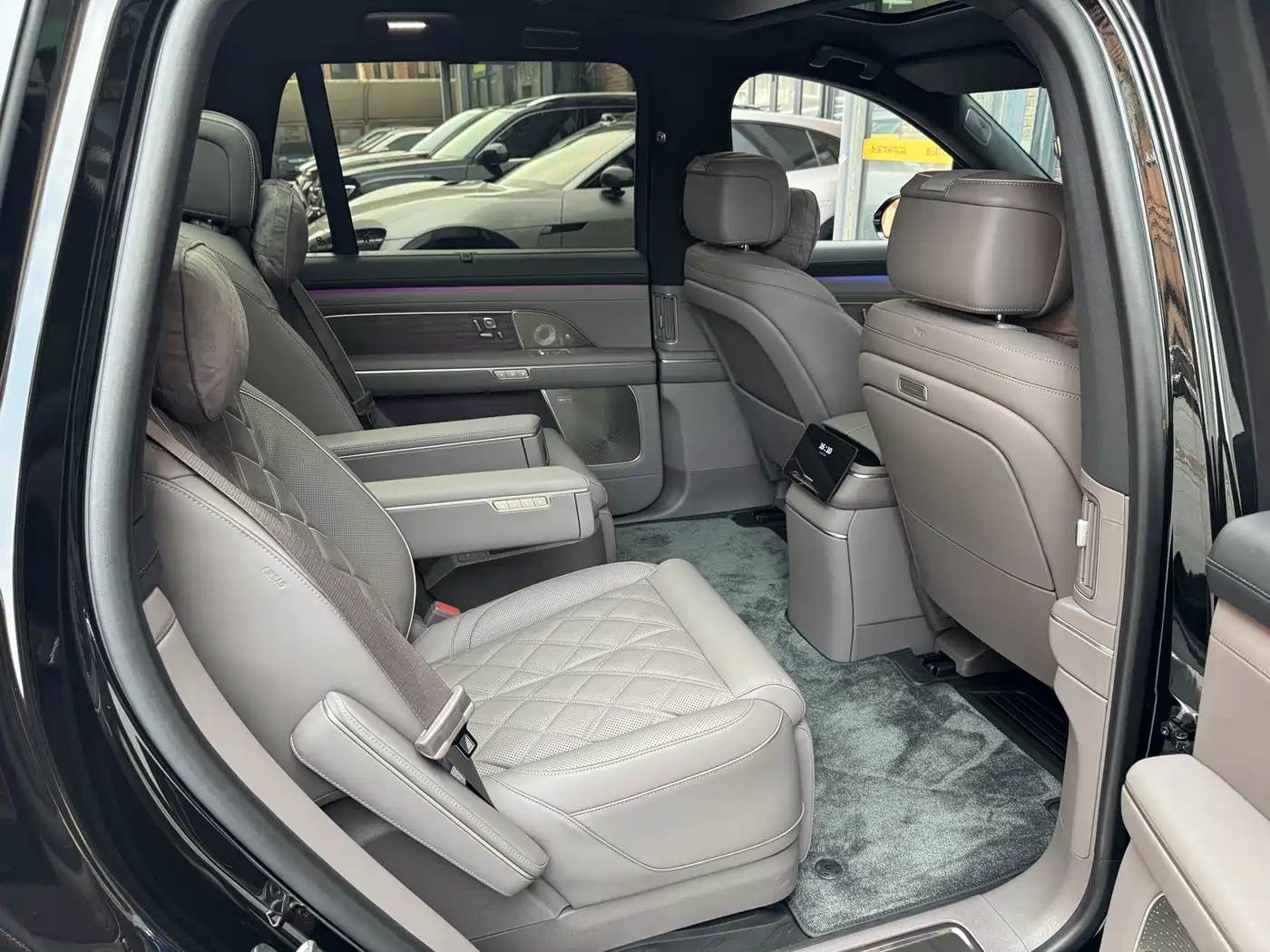 NIO ES8 2026 2025 Model 6-Seat Executive Luxury Edition