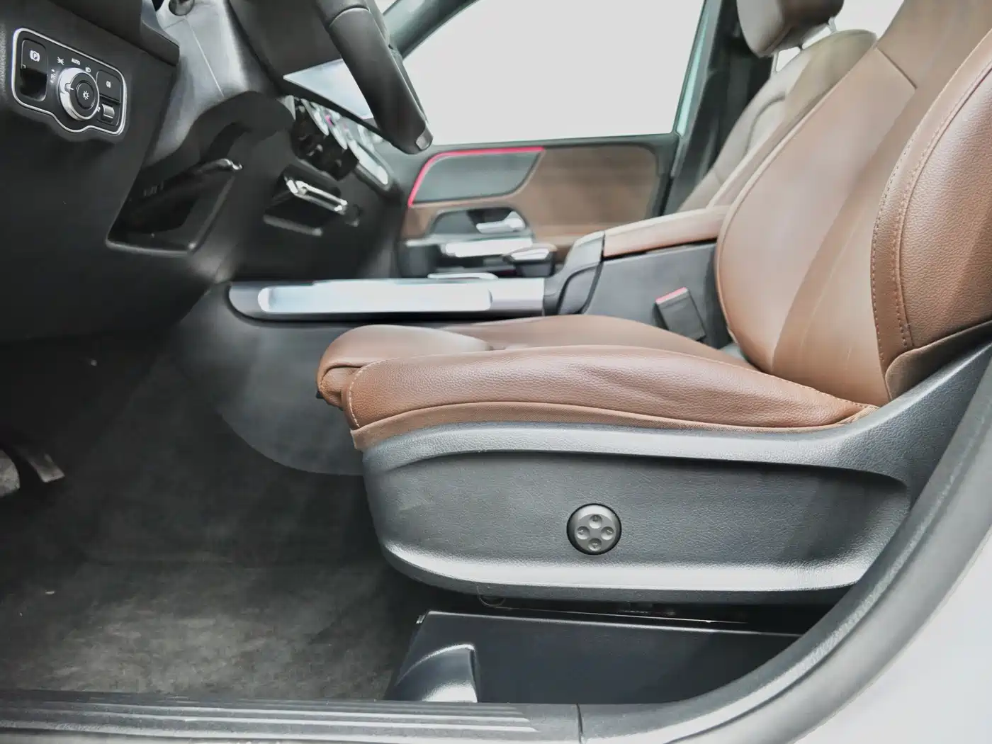 Mercedes-Benz GLB 2024 GLB 220 Dynamic фото 15