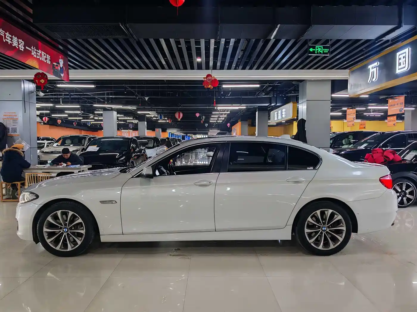 BMW 5 Series 2014 528Li Leading Edition фото 3