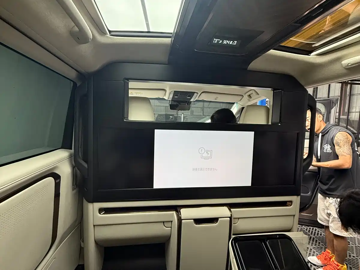 Lexus LM 2025 Model 500h Four-Seater Imperial Edition фото 2