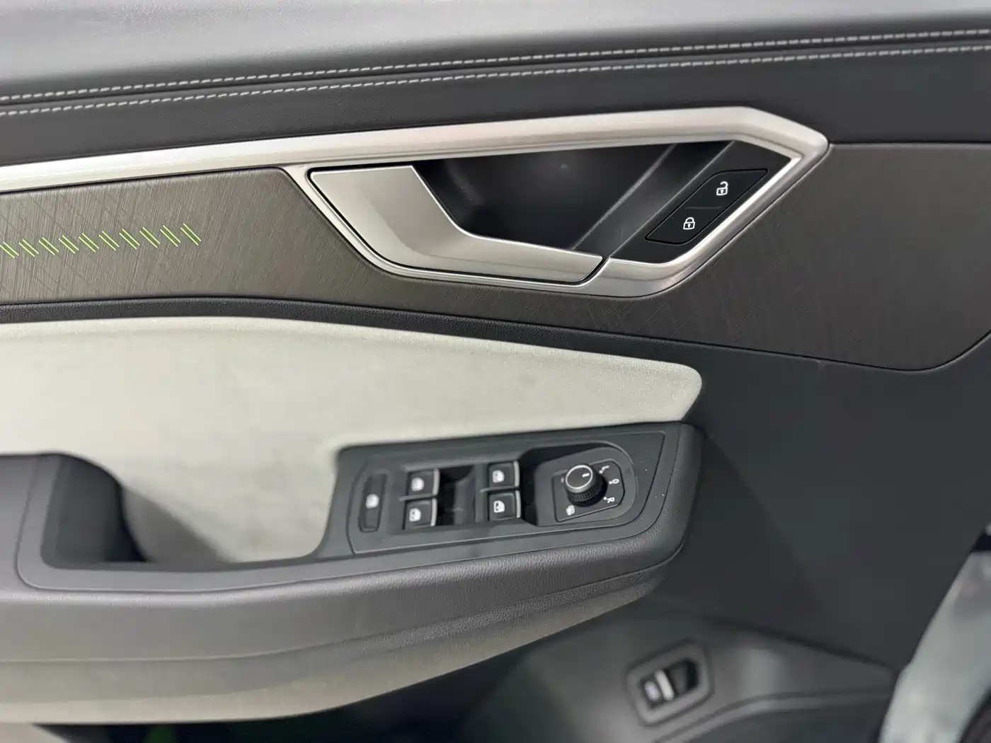 Volkswagen Talagon 2025 450TSI R-Line 6-Seater фото 17