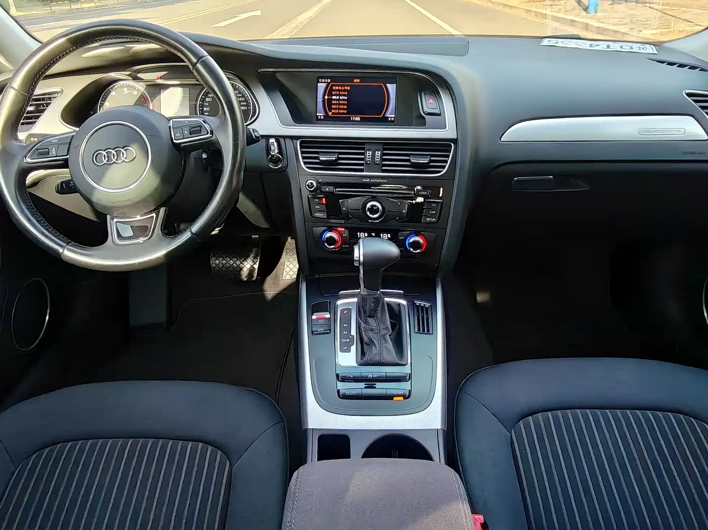 Фото 12 - Audi A4L