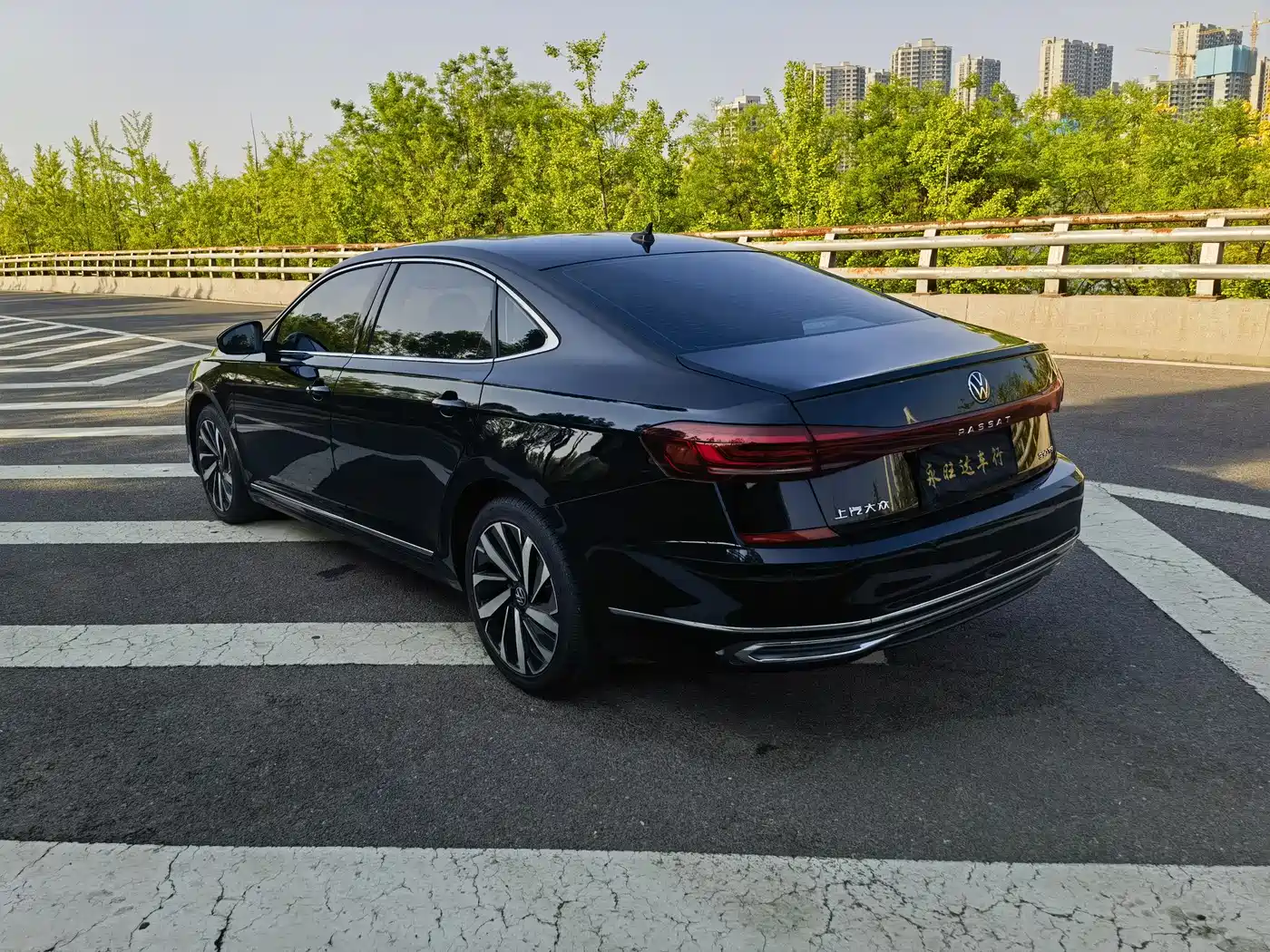 Volkswagen Passat 2022 330TSI Starlight Elite Edition фото 4