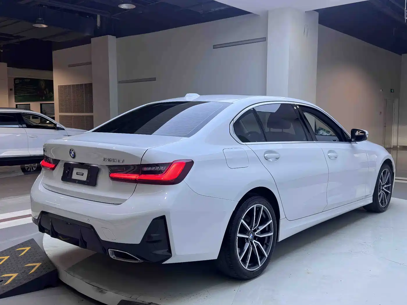BMW 3 Series 2023 320Li M Sport Package фото 6