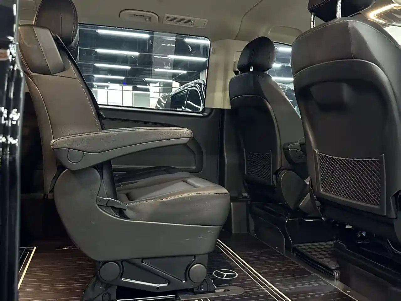 Mercedes-Benz Vito 2023 2.0T Elite 7-Seater фото 11