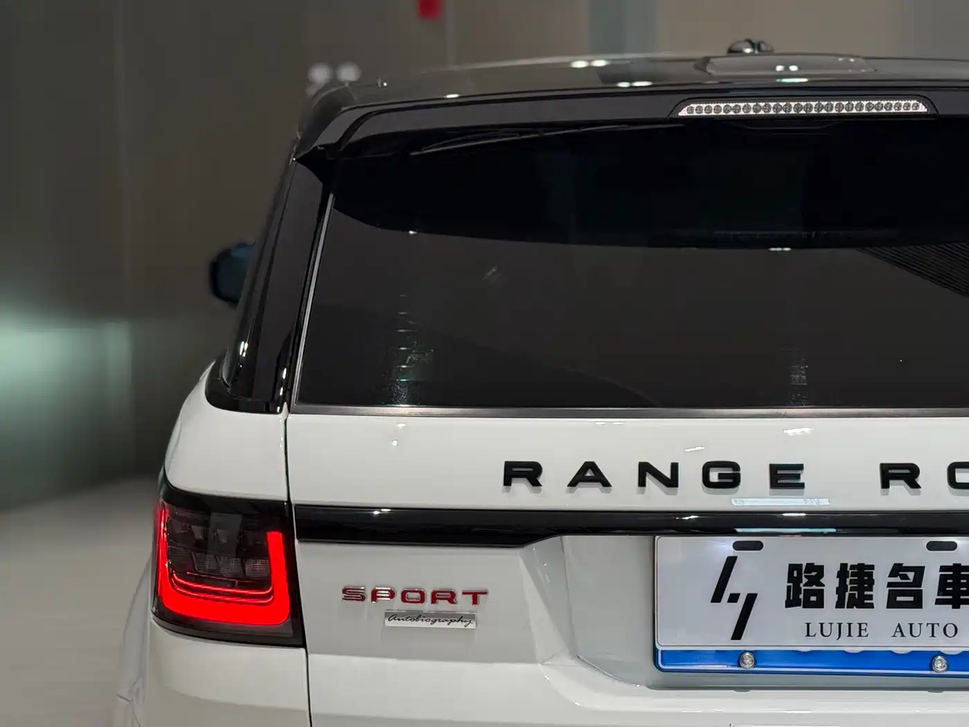 Land Rover Range Rover Sport 2014 3.0 SC V6 Trendsetting Genesis Edition фото 5