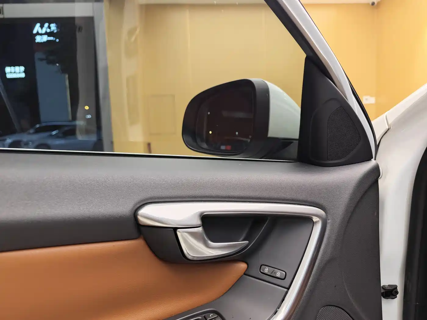Фото 8 - Volvo S60