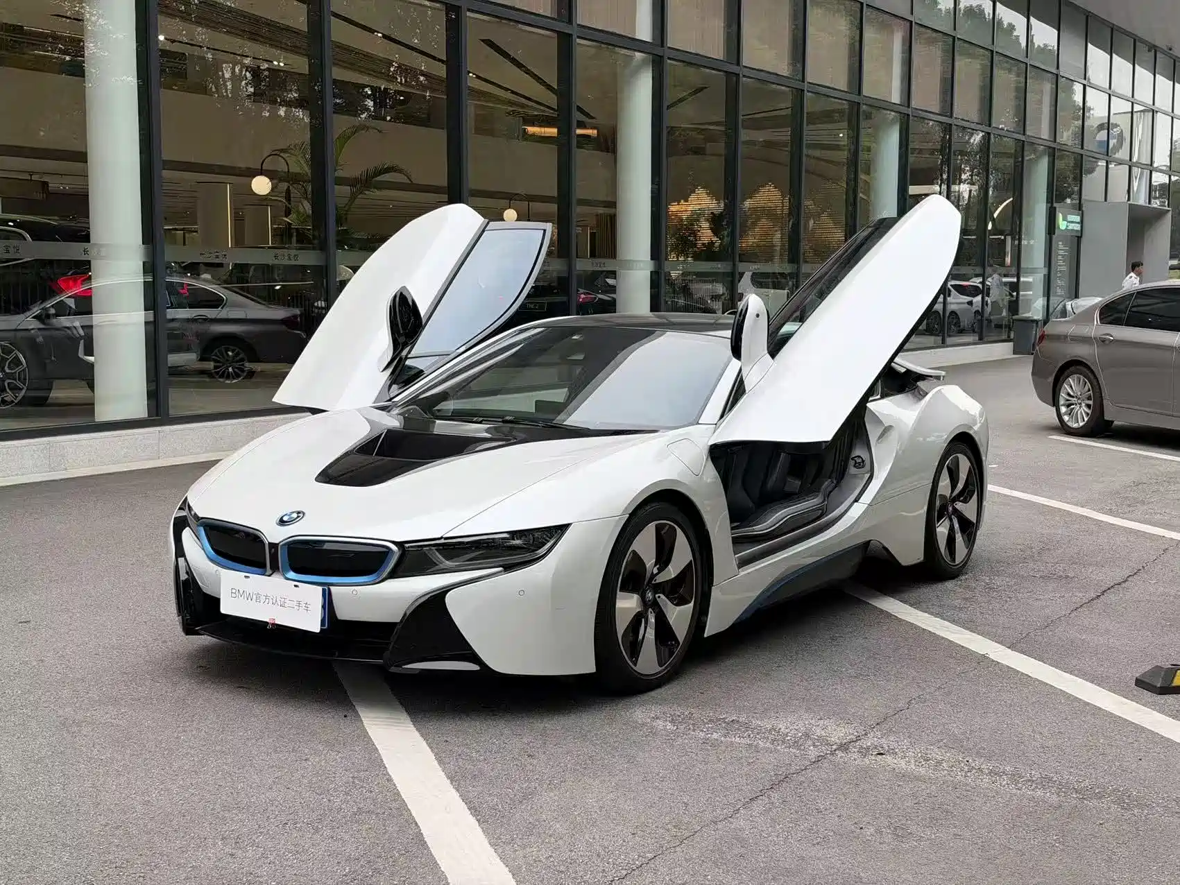 Photo 3 - BMW i8