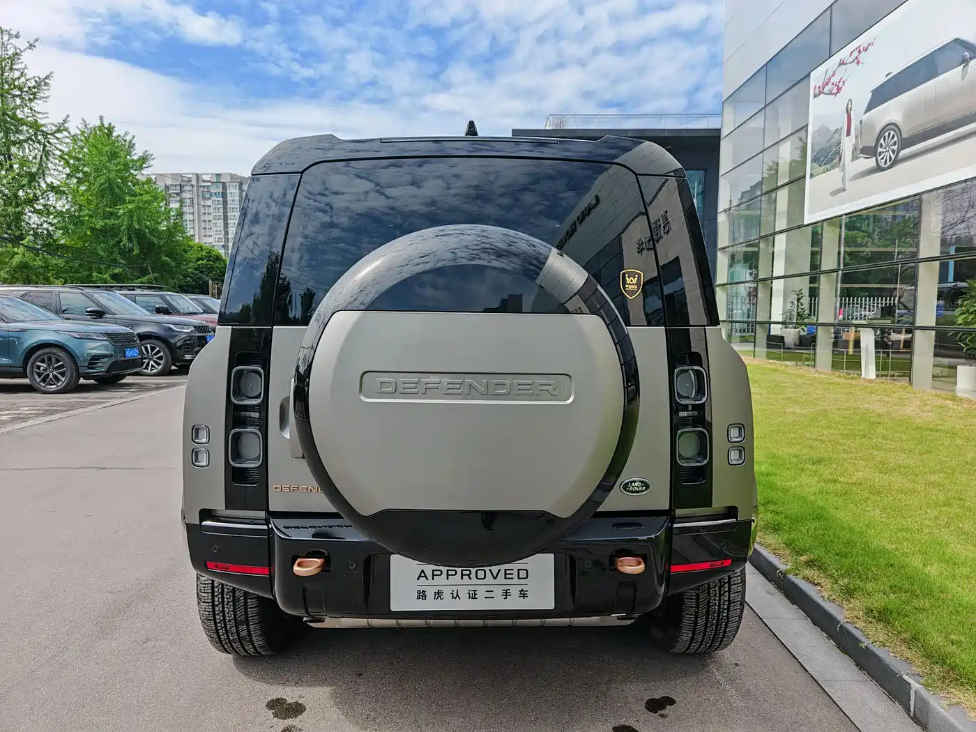 Land Rover Defender 2025 110 3.0T P400 X фото 6