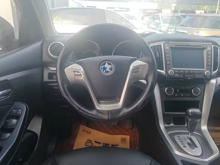 Venucia T70 2016 2016 2.0L CVT Rui Xing Edition