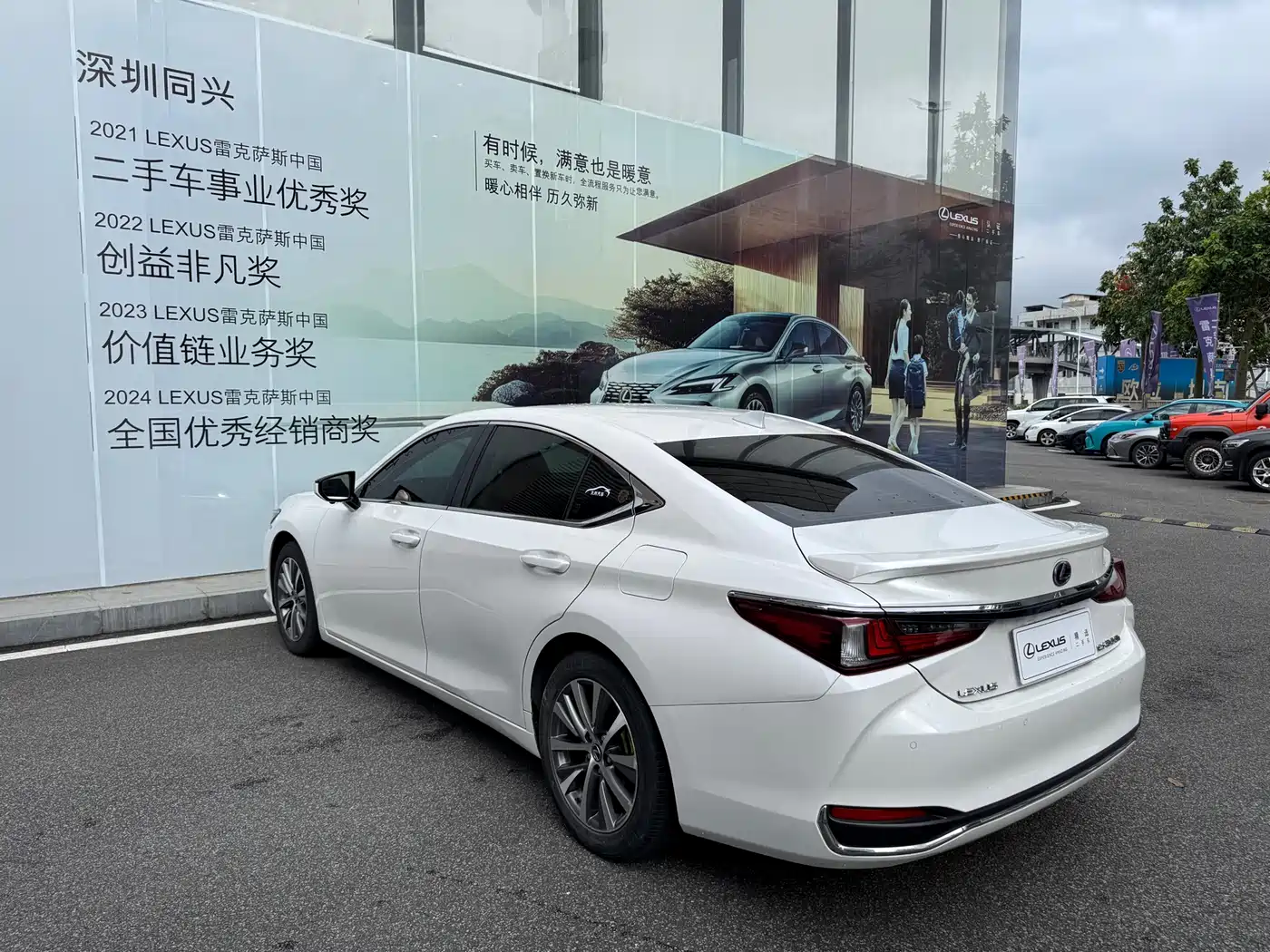 Lexus ES 2018 300h Excellence Edition China V фото 17