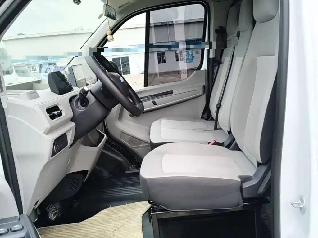 Jiangling E-Fushun 2025 2025 Clear Window Version 53.58kWh Medium Wheelbase Low Roof