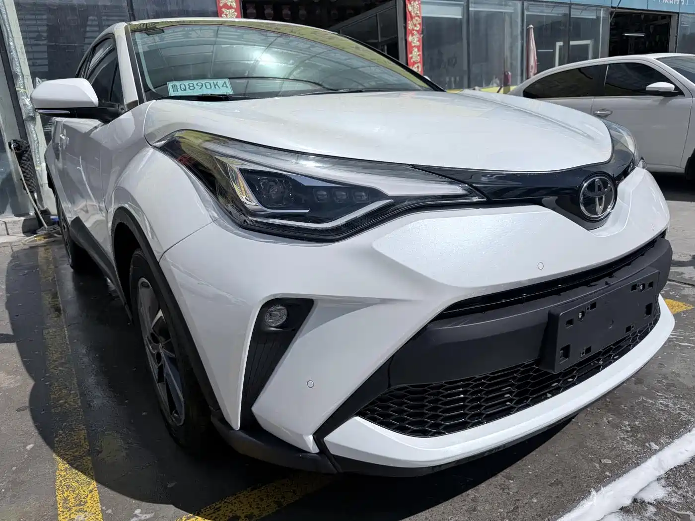 Toyota C-HR 2023 Model 2.0L Luxury Edition фото 3