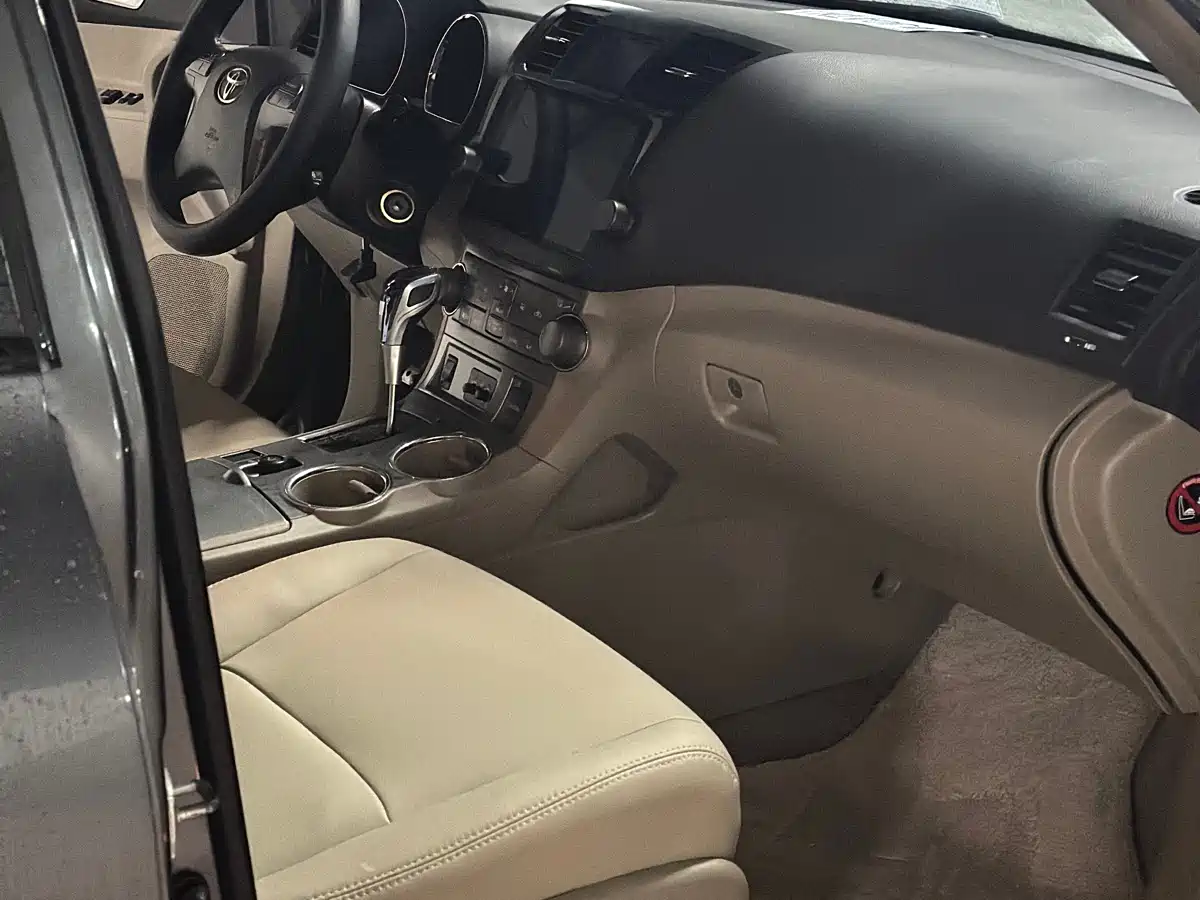 Toyota Highlander 2010 2009 2.7L 2WD 7-seater Luxury Edition