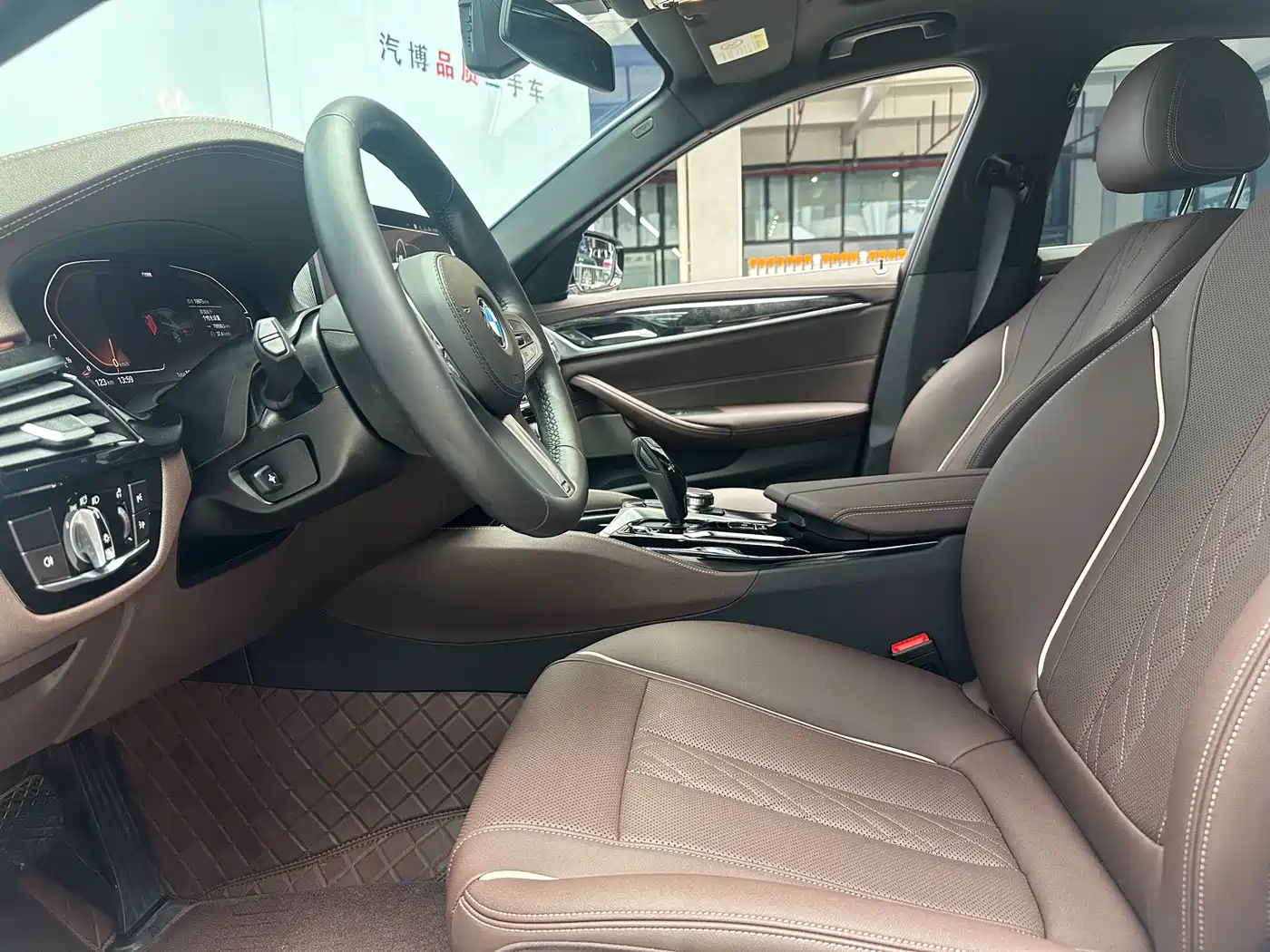 BMW 5 Series 2022 525Li M Sport Package фото 4