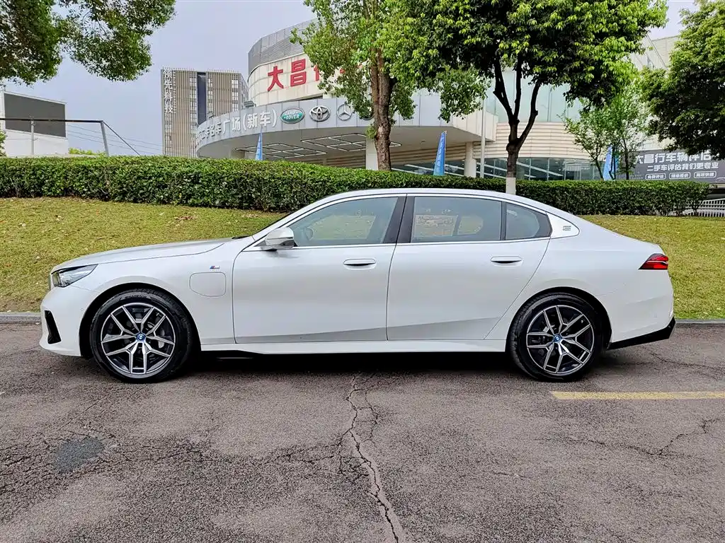 BMW i5 2025 eDrive 40L M Sport Package фото 3