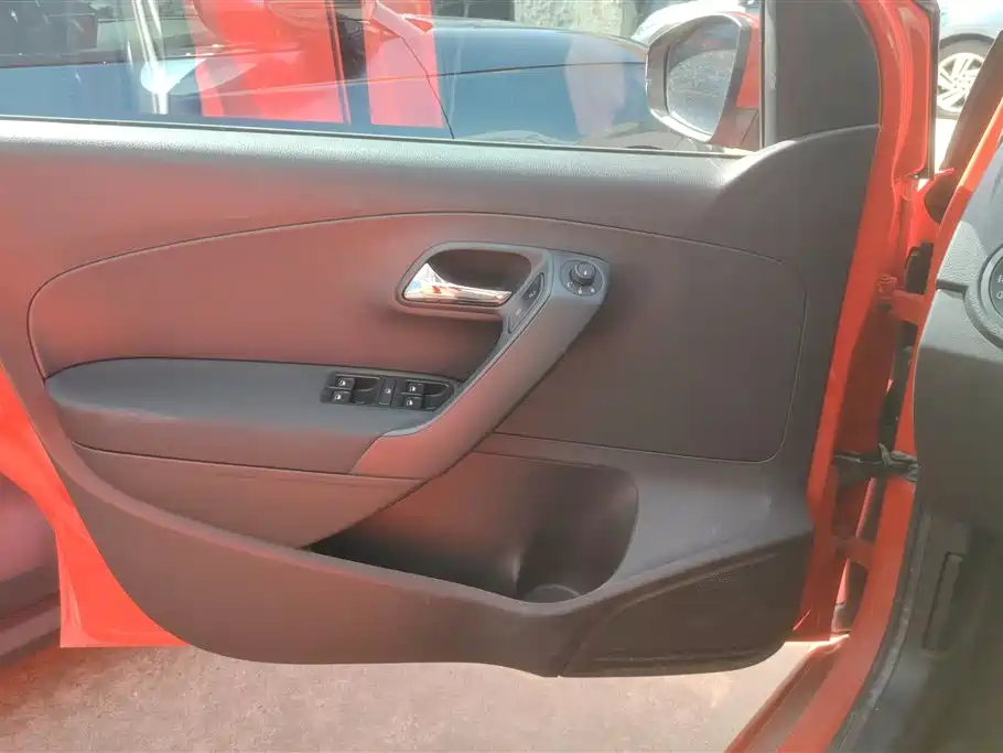 Volkswagen Polo 2016 1.6L Automatic Comfort фото 7