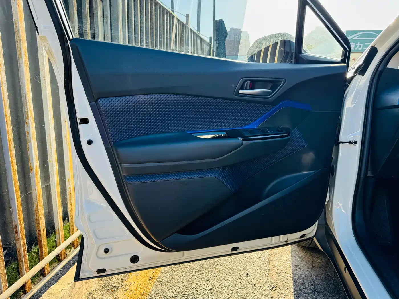 Toyota C-HR 2021 2.0L Luxury Edition фото 13