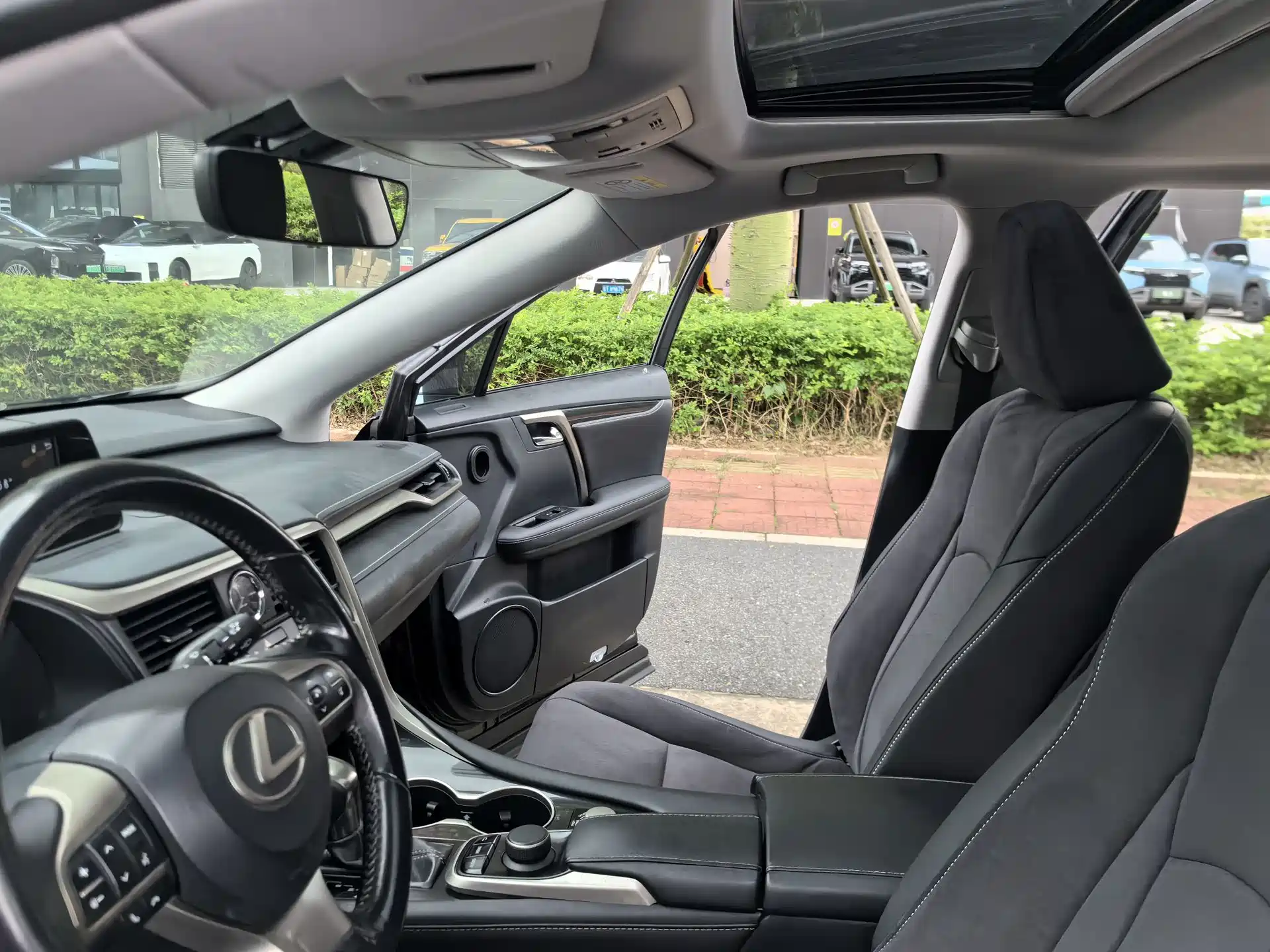 Фото 9 - Lexus RX