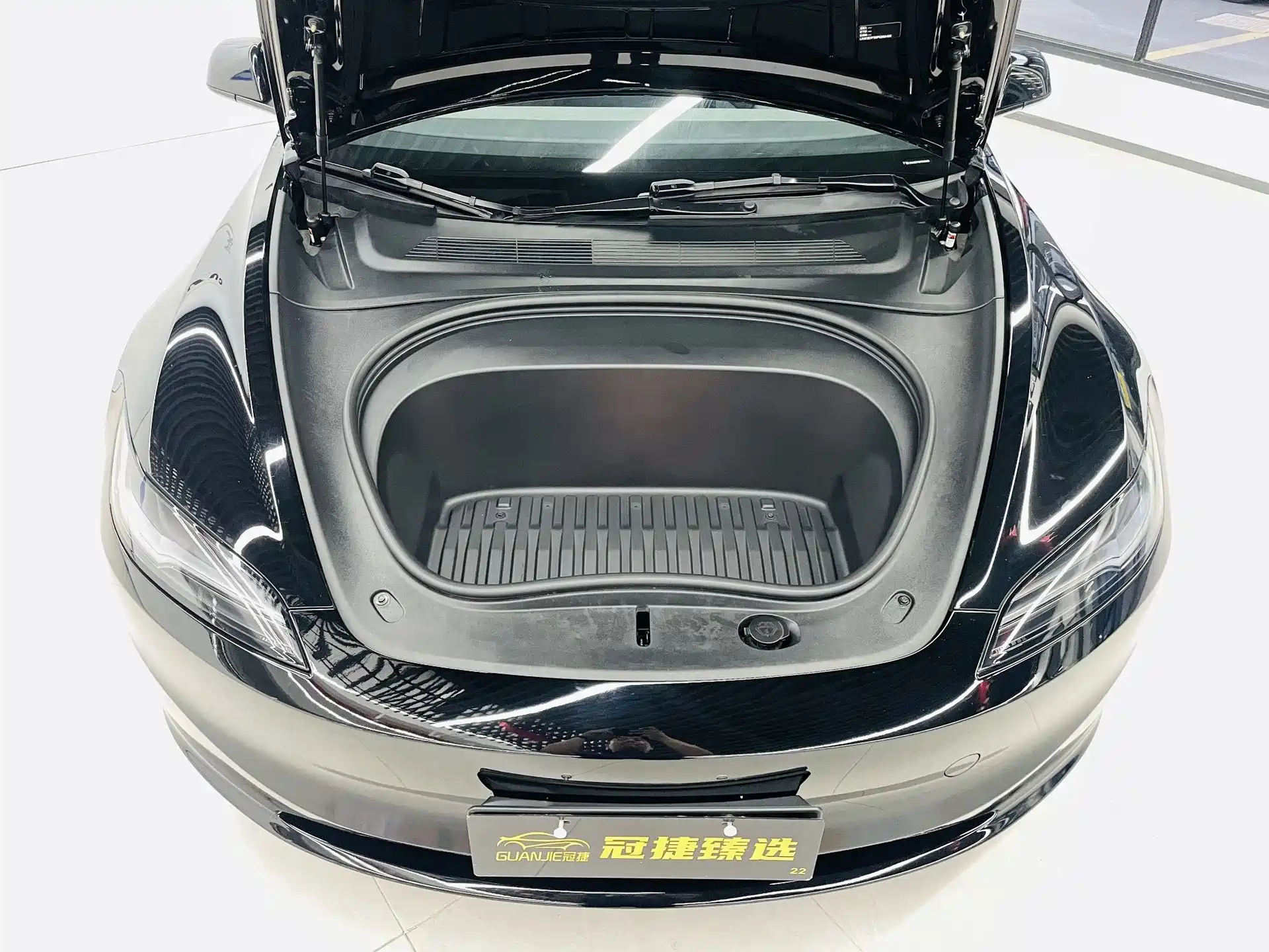 Фото 2 - Tesla Model 3