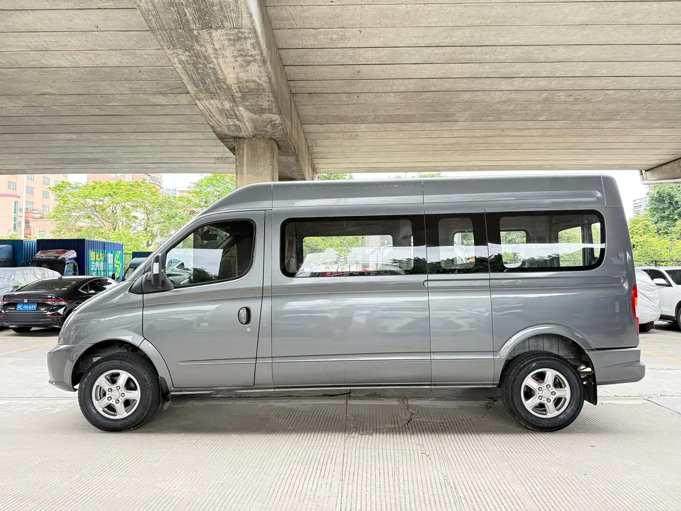 SAIC Maxus Xintu V80 2016 2.5T AMT Aoyun Express China V Long Wheelbase Medium Roof 7-seater фото 8