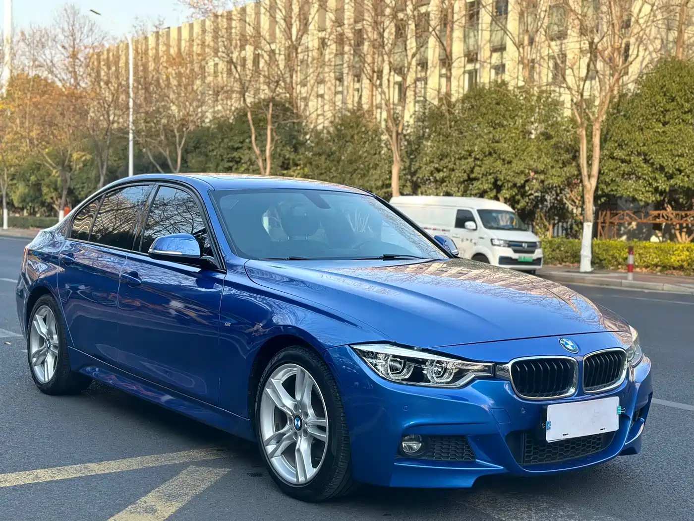 Photo 3 - BMW 3 Series