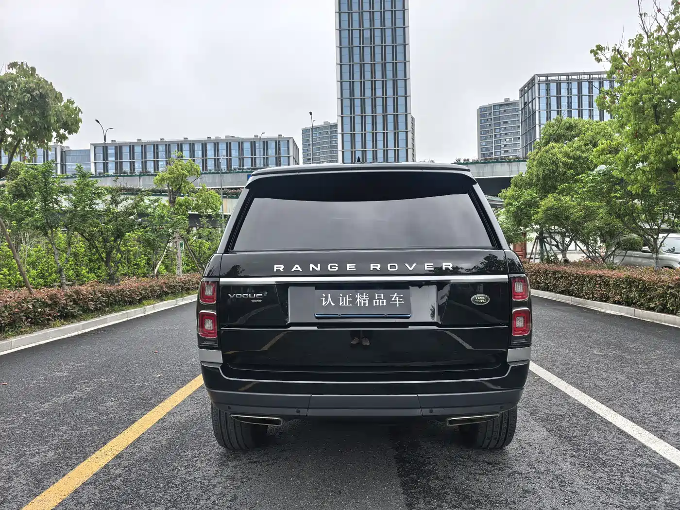 Land Rover Range Rover 2021 3.0 L6 Heritage Extended Classic Edition фото 25