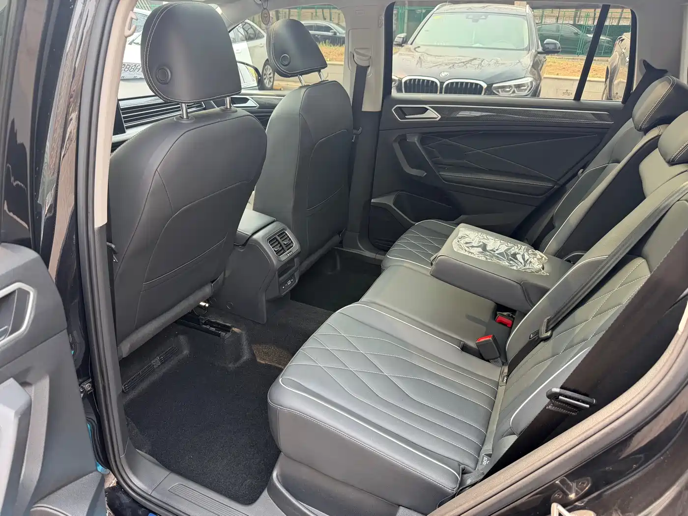 Volkswagen Tiguan L 2024 Outstanding 330TSI Auto 2WD R-Line Dragon Glory Edition фото 6