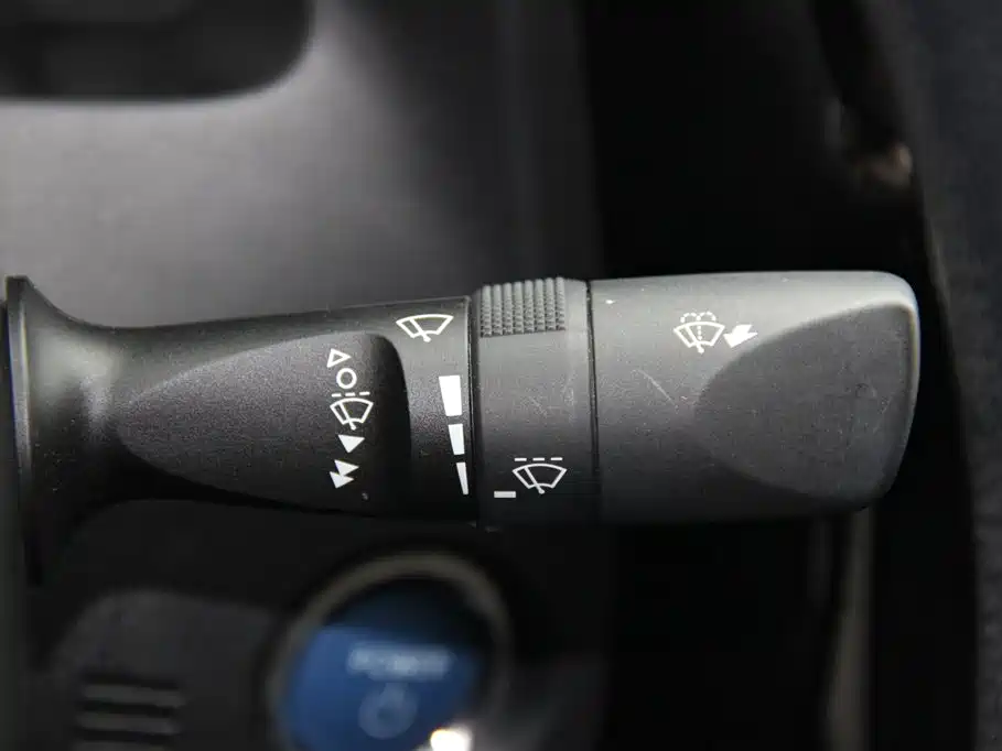Toyota Corolla 2017 Facelift Hybrid 1.8L E-CVT Leading Edition фото 21