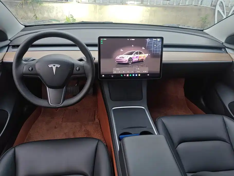 Фото 12 - Tesla Model 3