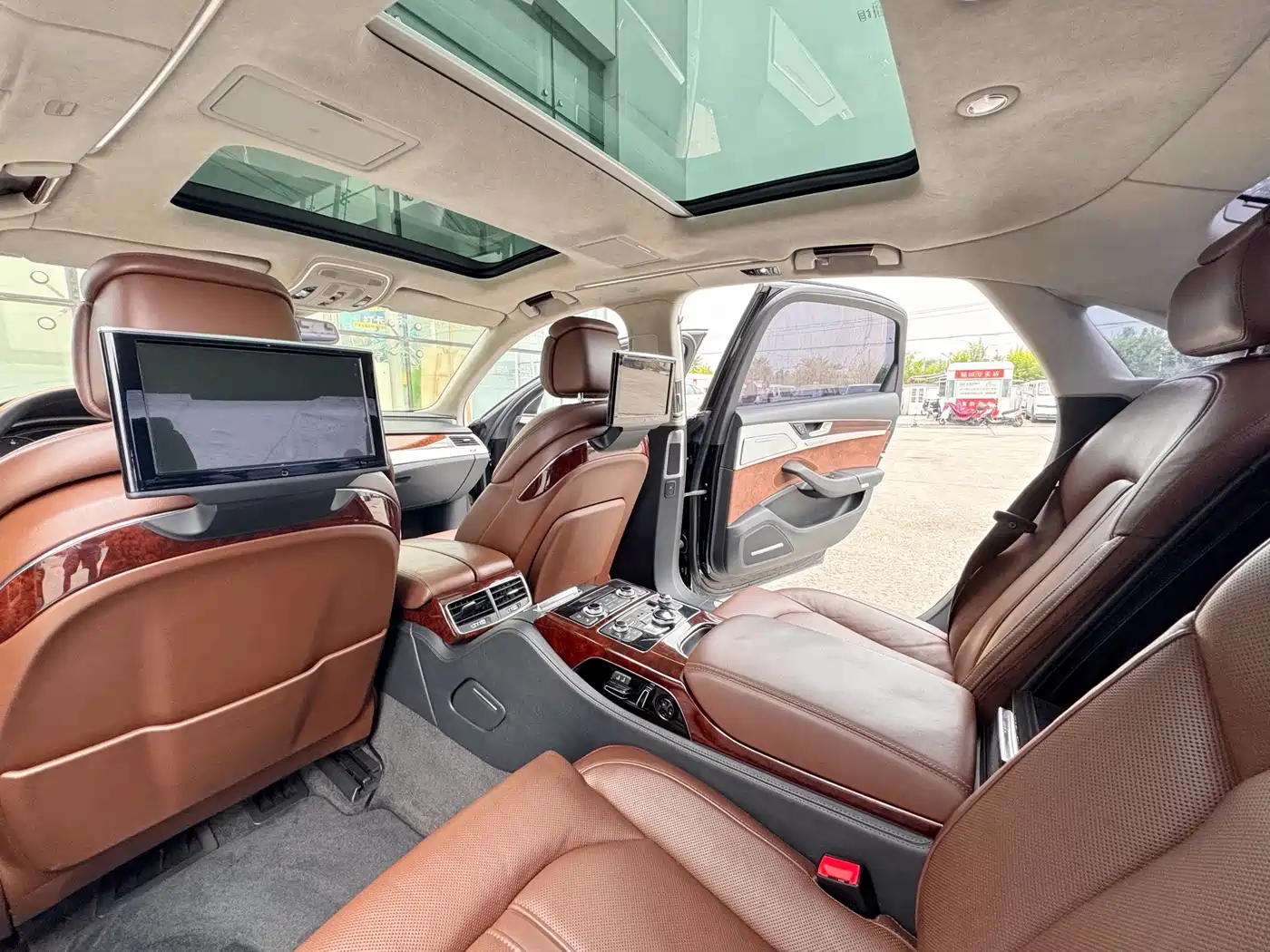 Photo 11 - Audi A8