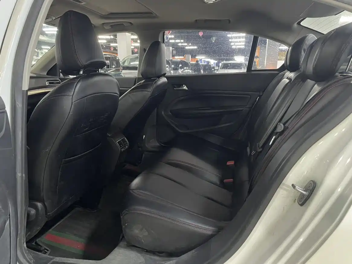 Peugeot 408 2015 Model 1.2T Automatic Luxury Edition фото 6