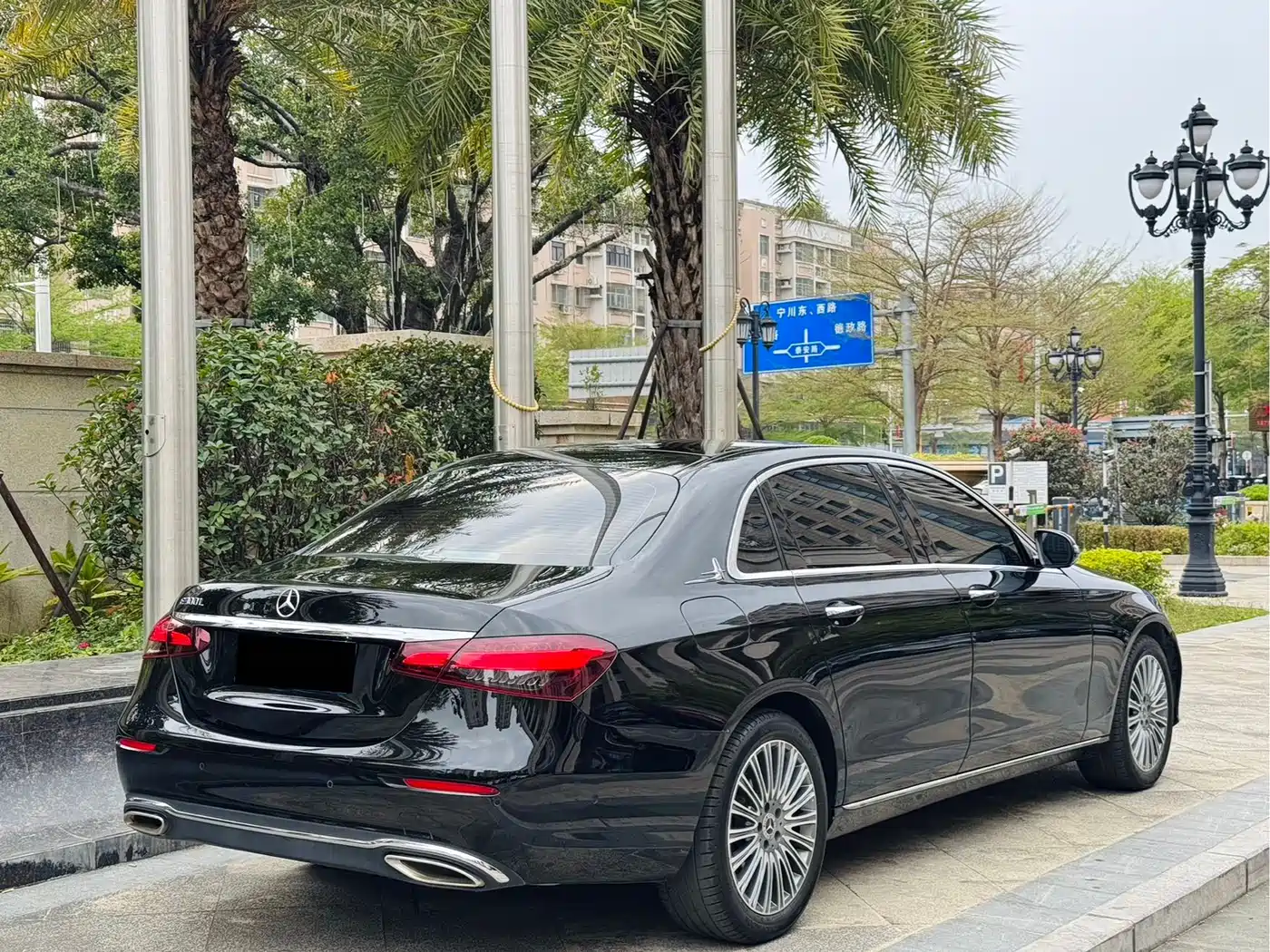 MERCEDES-BENZ E CLASS