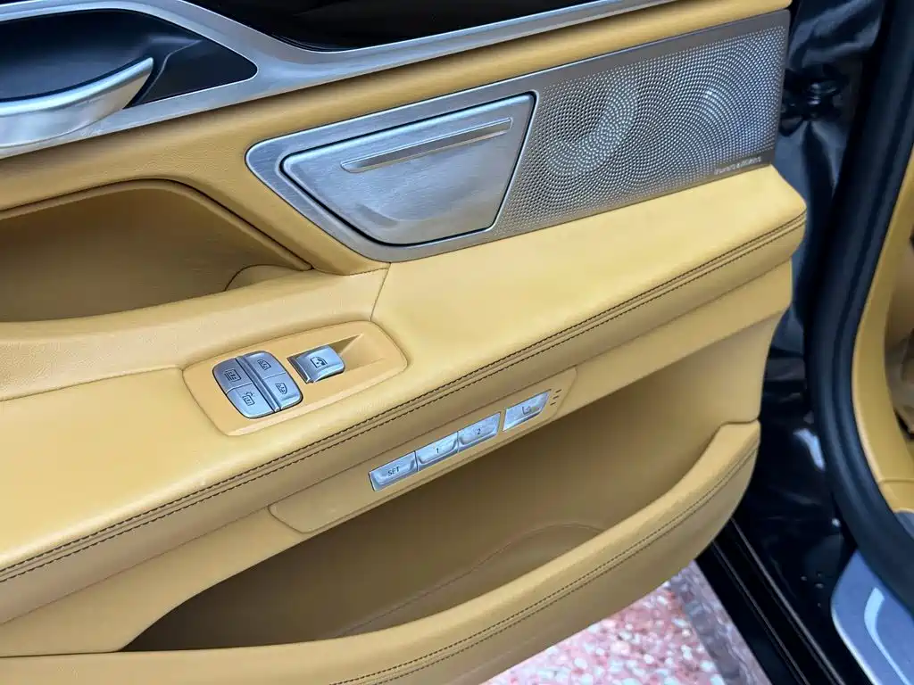 Фото 28 - BMW 7 Series