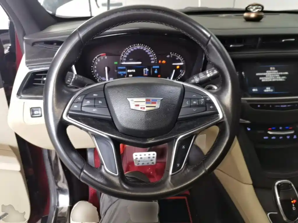 Фото 11 - Cadillac XT5