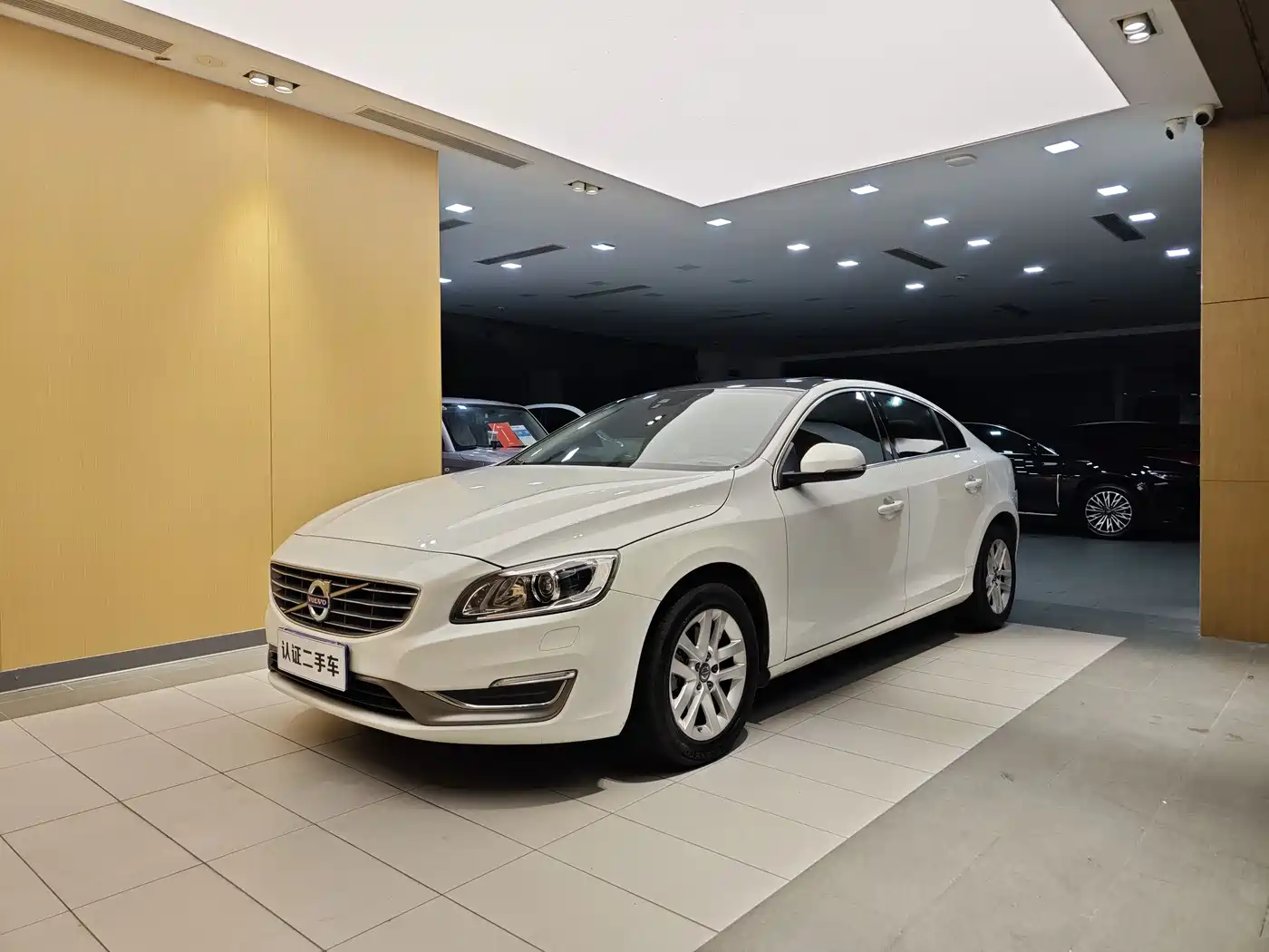 Фото 1 - Volvo S60