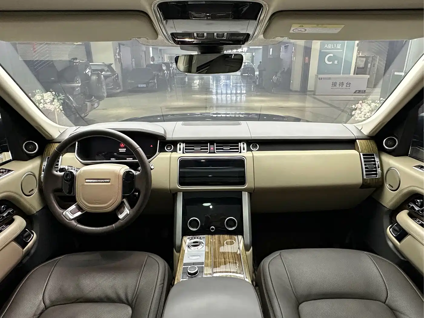 Land Rover Range Rover 2018 3.0 SC V6 Vogue Heritage Extended Edition фото 11