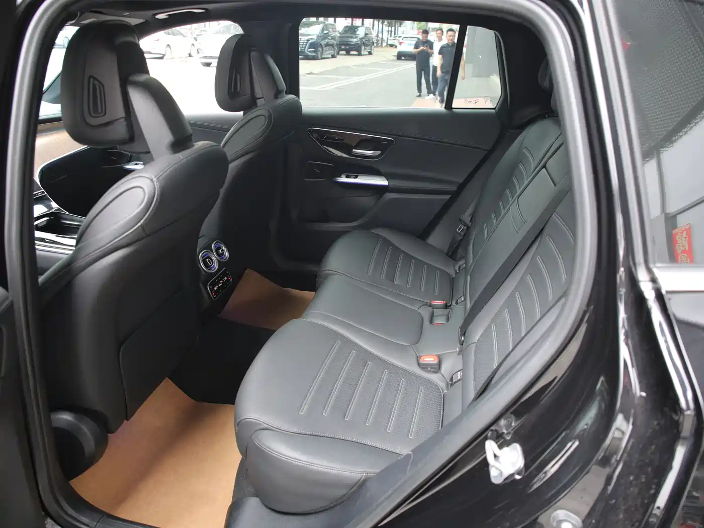 Mercedes-Benz GLC 2024 GLC 300 L 4MATIC Dynamic 5-seater фото 7