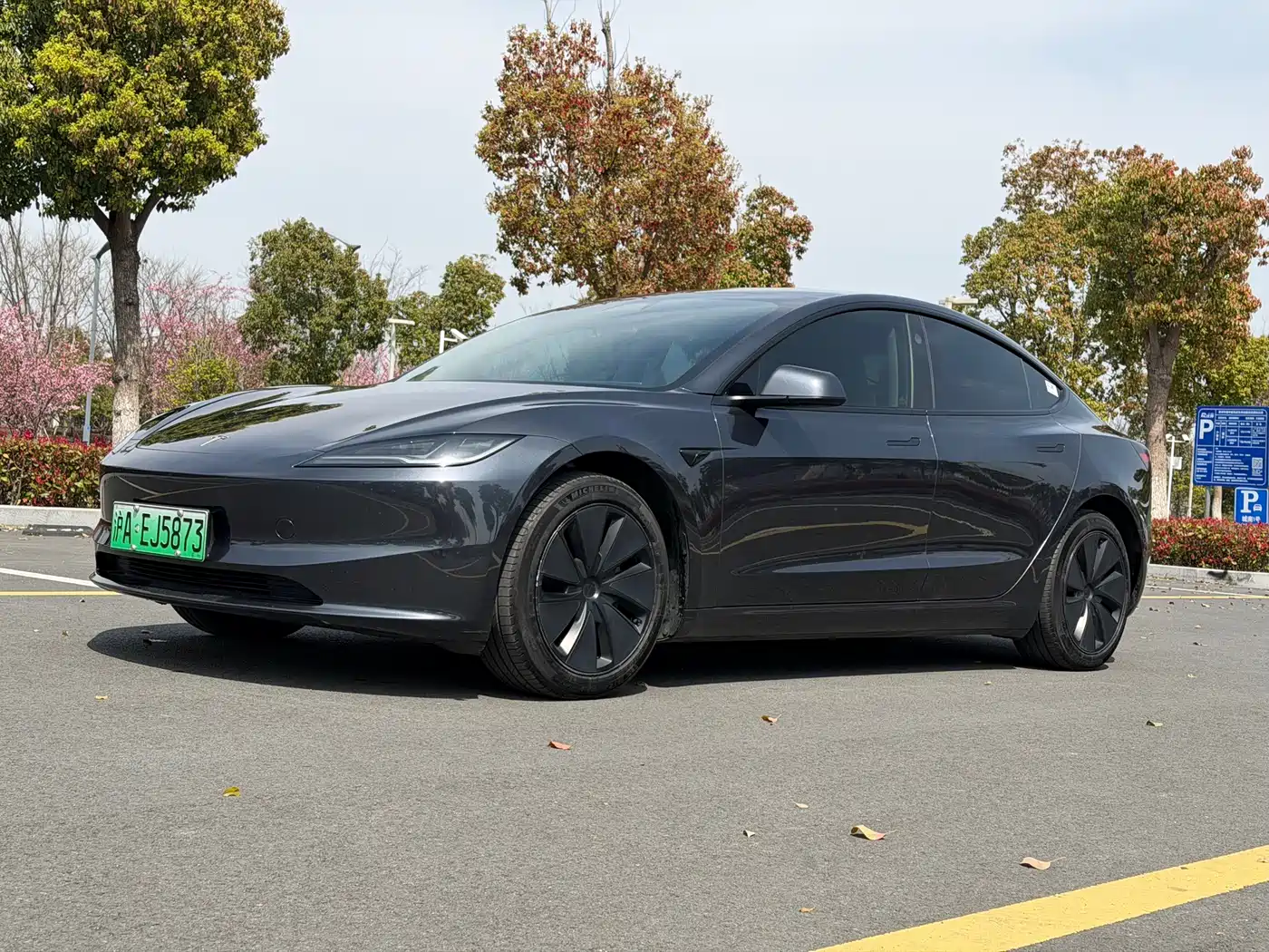 TESLA MODEL 3