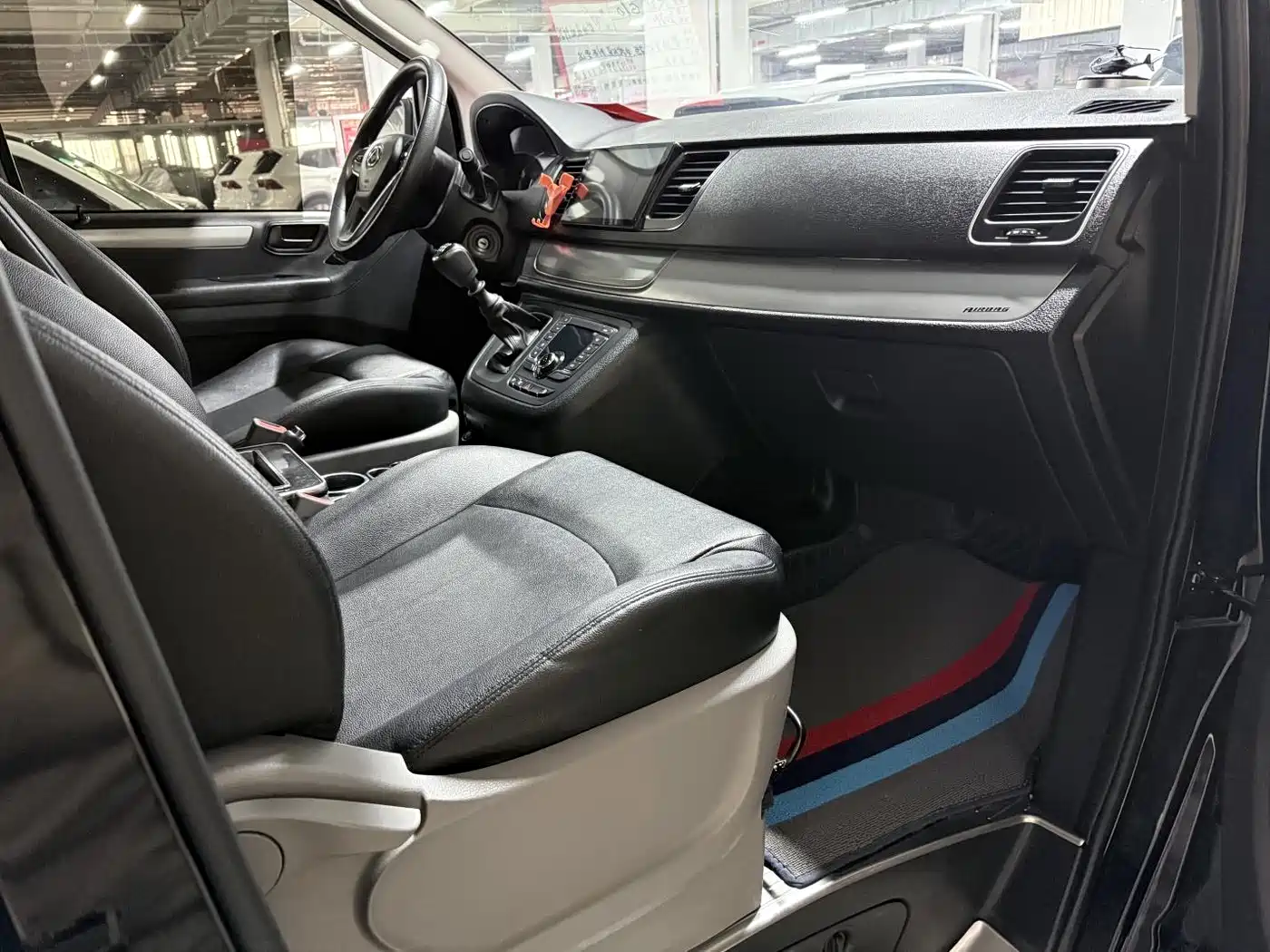 SAIC Maxus Maxus G10 2021 2.0T Manual Smart Edition Diesel 7-Seater фото 17