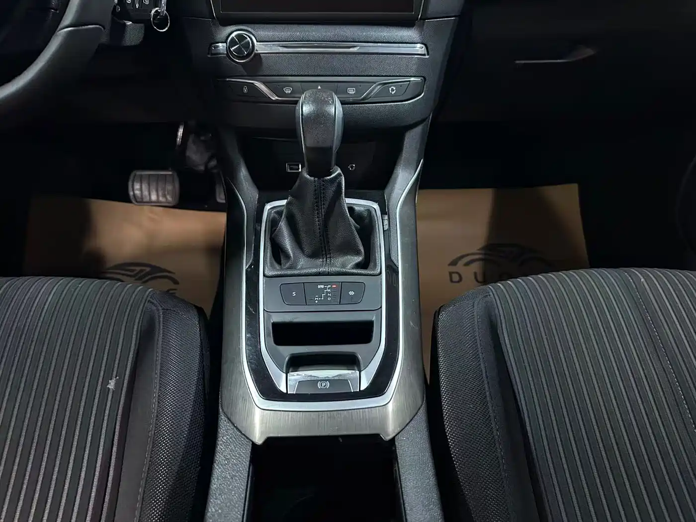 Peugeot 408 2016 1.6T Automatic Luxury Edition фото 12