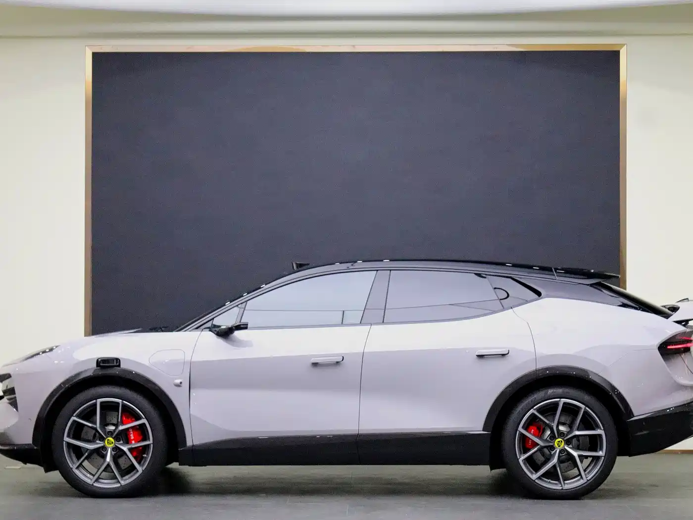 LOTUS SPORTS CAR ELETRE