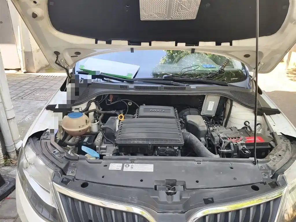 Škoda Skoda Rapid Spaceback 2018 1.6L Manual Comfort фото 9