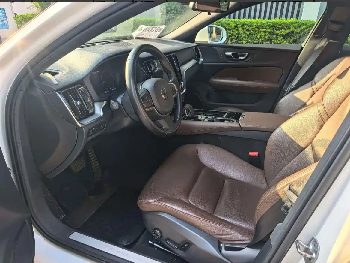 Volvo S60 Plug-in Hybrid 2021 2022 T8 E-AWD Hybrid Intelligent Luxury Edition