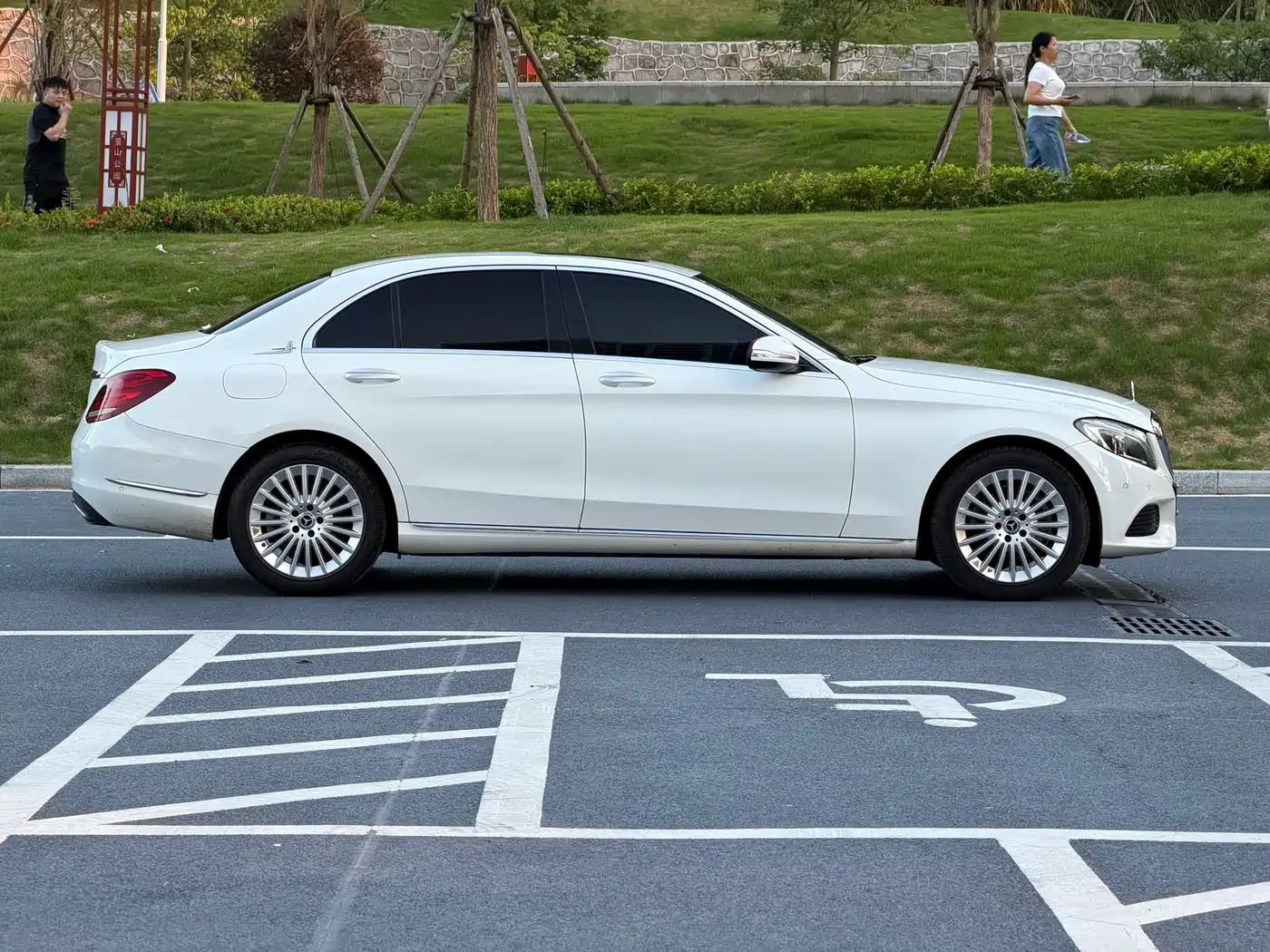 Photo 5 - Mercedes-Benz C-Class