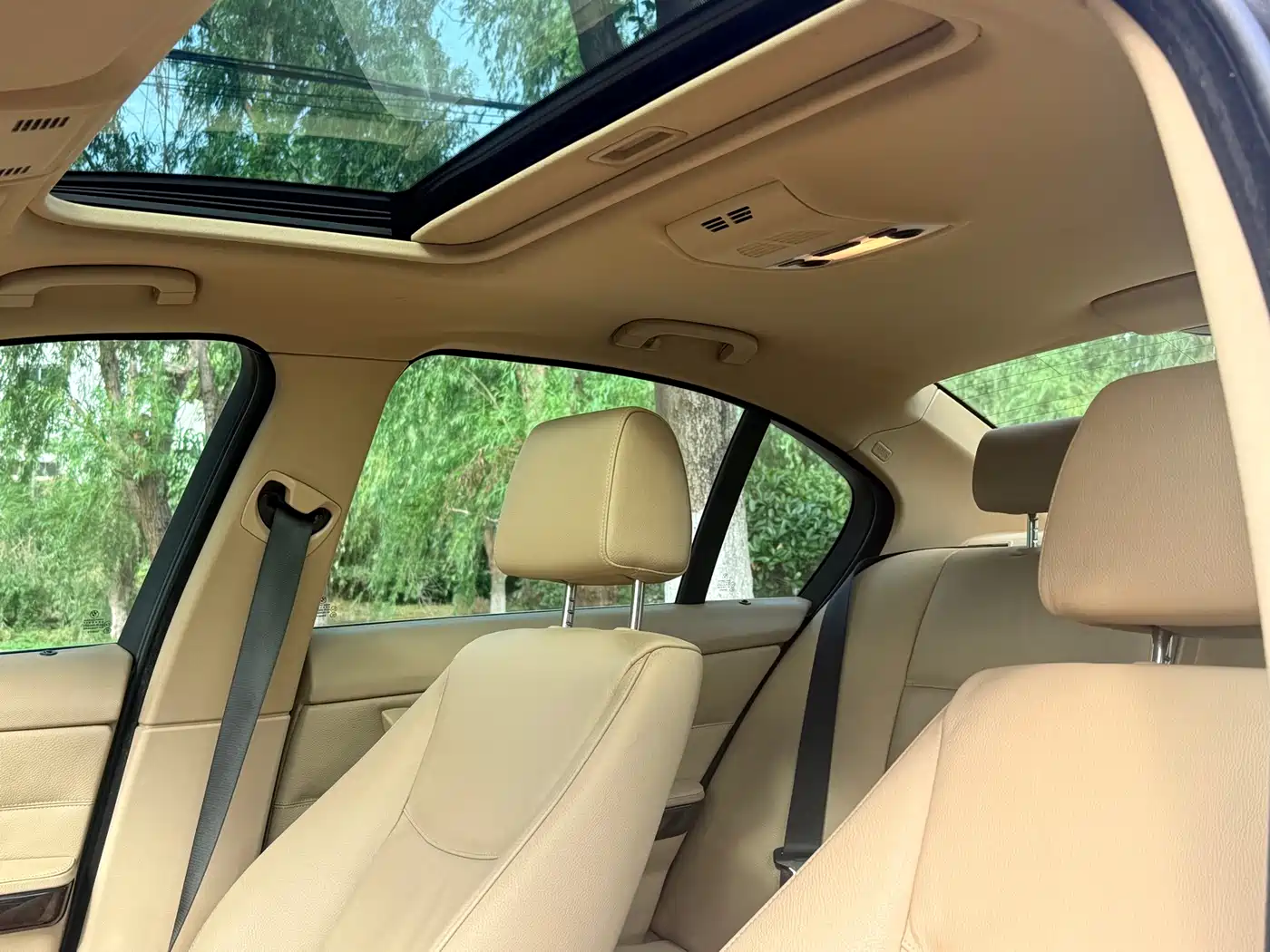 BMW 3 Series 2008 Model 325i Leading фото 9