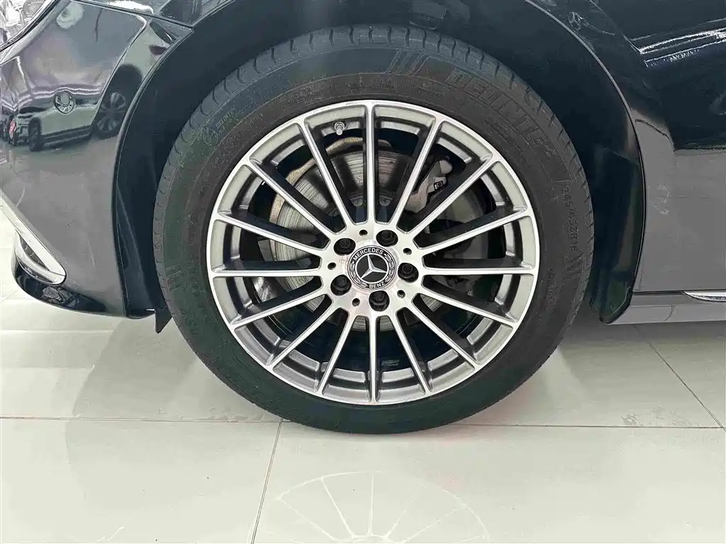 Mercedes-Benz E-Class, миниатюра 4